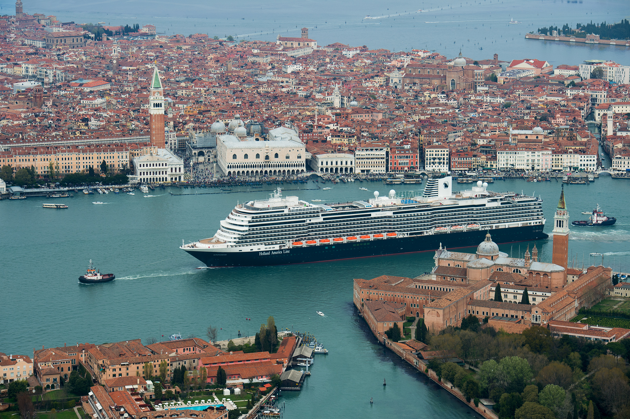 Koningsdam Aerial Venice ((Carnival Corporation & PLC)