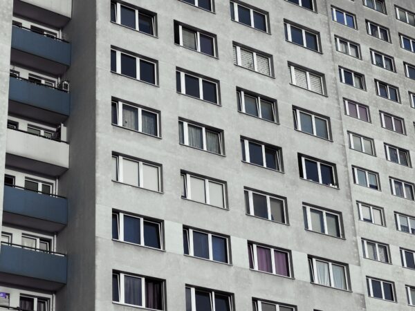 Plattenbau (Marcus Lenk on Unsplash)