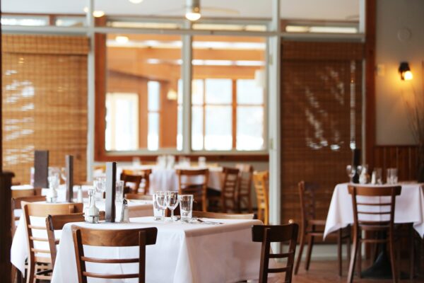 Leeres Restaurant (Life Of Pix from Pexels)