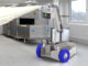 Der ausfahrbare Roboterarm des Mobile Cleaning Device 4.0 mit Zielstrahlreiniger erreicht auch höher gelegene Anlagenbereiche (Fraunhofer IVV)
