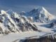 Susitna-Gletscher und Mount Hayes (Alaska) (Andrew Bliss 2014 CC-BY-SA)