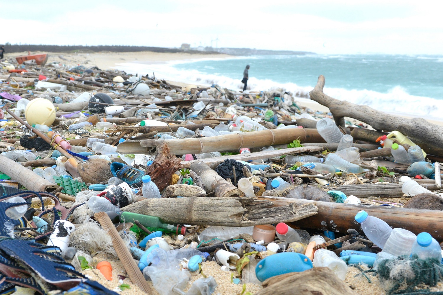 astic Pollution on Beach in Penghu, Taiwan_© Hung-Hsuan Chao _ Greenpeace