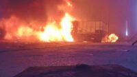 Die brennbaren Elektrolyte einer Elektroauto-Batterie erzeugen Stichflammen (Amstein + Walthert / Empa)