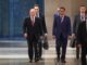 Russlands Präsident Wladimir Putin (links) trifft am Rande des BRICS-Gipfels in Neu-Delhi am 11. September 2026 zu einem Treffen mit dem indischen Premierminister ein. (Foto: Alexander KAZAKOV / POOL / AFP)