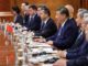 Xi Jinping und Außenminister Wang Yi beim BRICS-Gipfel. (Foto: AFP)