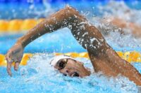Der chinesische Schwimmer Zhang Zhanshuo nimmt am Finale der 4 x 200-Meter-Freistilstaffel der Männer bei den Asienspielen 2026 im Tokyo Aquatics Centre in Tokio am 21. September 2026 teil. (Foto: ANDREW CABALLERO-REYNOLDS / AFP)