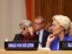 Die Präsidentin der Europäischen Kommission, Ursula von der Leyen, nimmt am Rande der 81. Generalversammlung der Vereinten Nationen im UN-Hauptquartier in New York am 22. September 2026 an der Sitzung der Koalition für die Rechte und den Schutz von Kindern im Zeitalter der künstlichen Intelligenz teil. (Foto: Ludovic MARIN / AFP)
