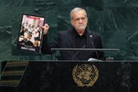 Irans Präsident Masoud Pezeshkian spricht während der 81. Generalversammlung der Vereinten Nationen im UN-Hauptquartier in New York am 23. September 2026. (Foto: TIMOTHY A. CLARY / AFP)