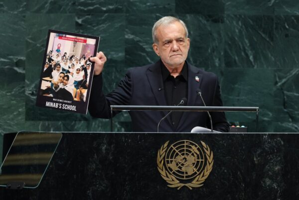 Irans Präsident Masoud Pezeshkian spricht während der 81. Generalversammlung der Vereinten Nationen im UN-Hauptquartier in New York am 23. September 2026. (Foto: TIMOTHY A. CLARY / AFP)