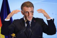 Der französische Präsident Emmanuel Macron hält am 30. September 2026 eine Rede in Madrid. (Foto: Ludovic MARIN / AFP)
