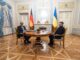 Der ukrainische Präsident Wolodymyr Selenskyj (rechts) während eines Treffens in Kiew mit dem deutschen Bundeskanzler Friedrich Merz. (Foto: Ukrainischer Präsidialdienst / AFP)