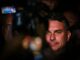 Flavio Bolsonaro reagiert auf die Teilergebnisse der Präsidentschaftswahlen in Brasília, Brasilien, am 4. Oktober 2026. (Foto: Evaristo SA / AFP)