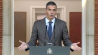 Der spanische Ministerpräsident Pedro Sánchez kündigt am 5. Oktober 2026 in einer Fernsehansprache im Moncloa-Palast in Madrid vorgezogene Neuwahlen an. (Foto: Handout / LA MONCLOA / AFP)