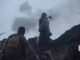 Dieser Screenshot aus einem Video, das vom Ansarullah Media Centre am 7. Oktober 2026 veröffentlicht wurde, zeigt einen Kämpfer der Houthi-Milizen, der im Gouvernement Taiz eine Panzerfaust abfeuert, während diese gegen von Saudi-Arabien unterstützte jemenitische Regierungstruppen vorrücken. (Foto: Handout / ANSARULLAH MEDIA CENTRE / AFP)