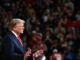 US-Präsident Donald Trump trifft am 10. Oktober 2026 zu einer Wahlkampfveranstaltung in der F&M Bank Arena in Clarksville, Tennessee, ein. (Foto: Mandel NGAN / AFP)