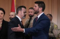 Generalstaatsanwalt James Uthmeier (rechts) und der US-Staatsanwalt für den südlichen Bezirk von Florida, Jason Reding Quiñone. (Foto: Joe Raedle/Getty Images/AFP)