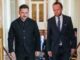Der ukrainische Präsident Wolodymyr Selenskyj (links) trifft am 20. Oktober 2026 im Königlichen Schloss in Oslo ein, um den norwegischen König (nicht im Bild) zu treffen. (Foto: Ole Berg-Rusten / NTB / AFP)