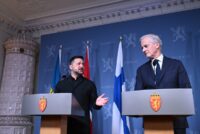 Der ukrainische Präsident Wolodymyr Selenskyj und der norwegische Ministerpräsident Jonas Gahr Store geben am 20. Oktober 2026 in Oslo nach einem Treffen zur Lage in der Ukraine eine gemeinsame Pressekonferenz. (Foto: Jonathan Nackstrand / AFP)