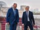 Bundeskanzler Friedrich Merz (links) und der tschechische Präsident Petr Pavel spazieren am 21. Oktober 2026 auf der Terrasse des Bundeskanzleramts in Berlin. (Foto: Markus Schreiber / POOL / AFP)