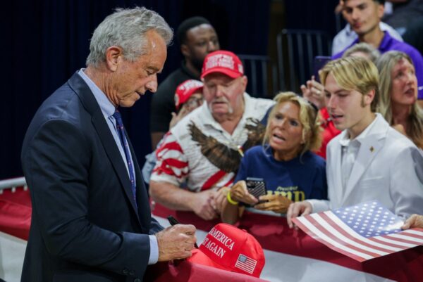 RFK ist ein Star, aber die Amerikaner können sich Kranksein nicht mehr leisten. (Foto: ALEX WONG / GETTY IMAGES via AFP)