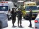 Israelische Soldaten am 23. Oktober 2026 nach einem Feuergefecht mit bewaffneten Palästinensern am nördlichen Kontrollpunkt von Hebron im israelisch besetzten Westjordanland. (Foto: Ahmad Gharabli / AFP)