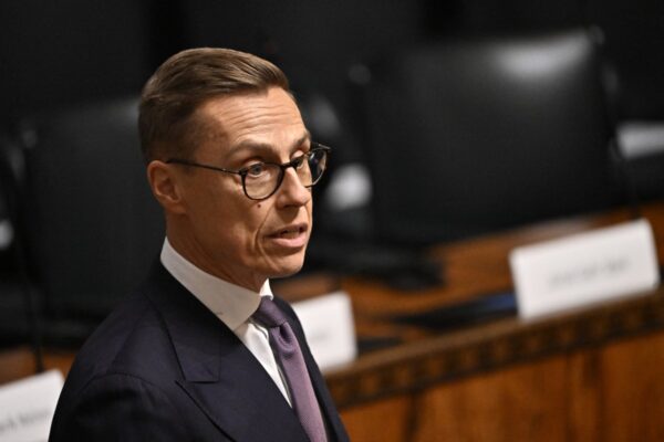 Der finnische Präsident Alexander Stubb hält am 27. Oktober 2026 in Helsinki, Finnland, während des Treffens des Nordischen Rates eine Rede zur Eröffnung der Plenarsitzung des finnischen Parlaments. (Foto: Roni Rekomaa / Lehtikuva / AFP)