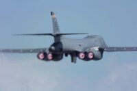 Ein B-1B Lancer der US Air Force startet vom britischen Luftwaffenstützpunkt RAF Fairford. (Foto: U.S. Air Force/Senior Airman Jeff Fitch, Public Domain9
