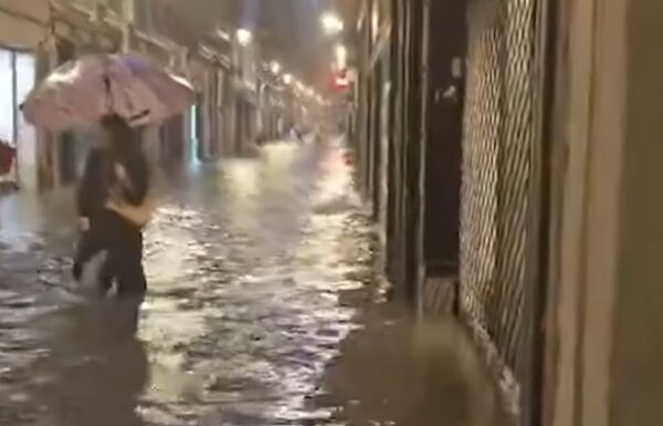 Starkregen in Barcelona. (Screenshot via X)