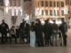 Polizei kontrolliert die Ausgangssperre am Montagabend in Lille. (Foo: via Youtube)