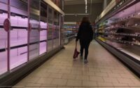 Leere Regale in einem Supermarkt in Palermo. (Screenshot: via Youtube)