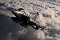 Französische Rafale-Kampfflugzeuge des Geschwaders 1/4 ‚Gascogne‘ aus Saint-Dizier bei einem Formationsflug über Frankreich. Foto: U.S. Air Force/Master Sgt. Alexander Cook