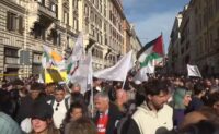 Demonstranten am Sonntag in Rom. (Screenshot via Youtube)